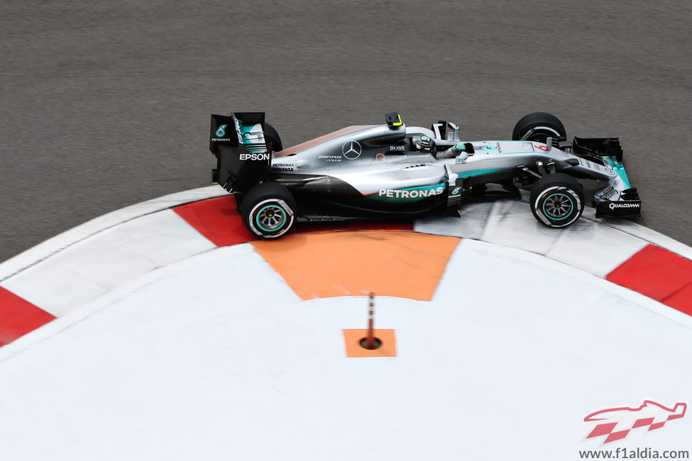 Nico Rosberg conquista la 'pole' en Sochi