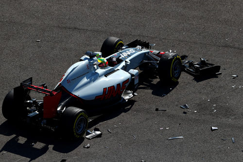 Más destrozos en el coche de Esteban Gutiérrez