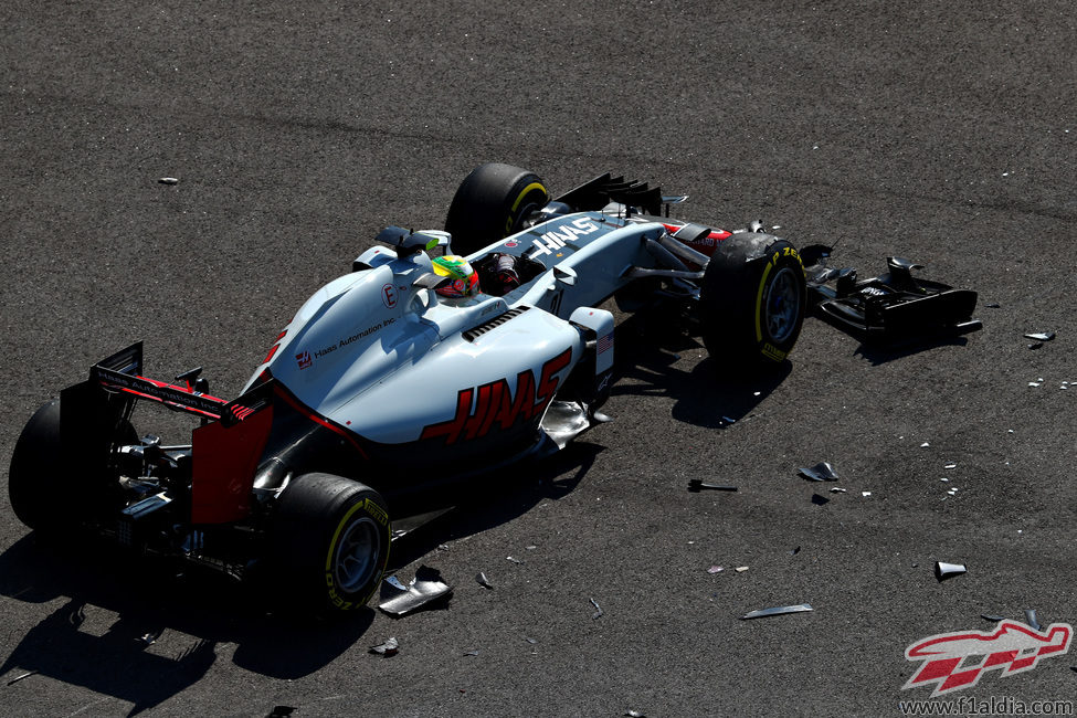 Más destrozos en el coche de Esteban Gutiérrez