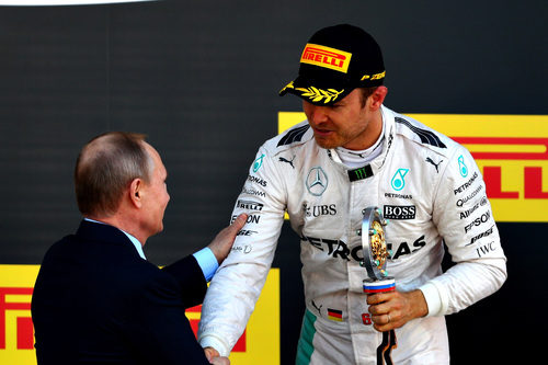 Vladimir Putin felicita a Nico Rosberg