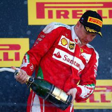 Champán en el podio para Kimi Räikkönen