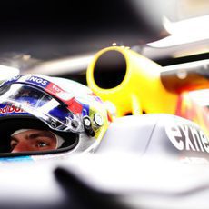 Max Verstappen concentrado en su 'cockpit'