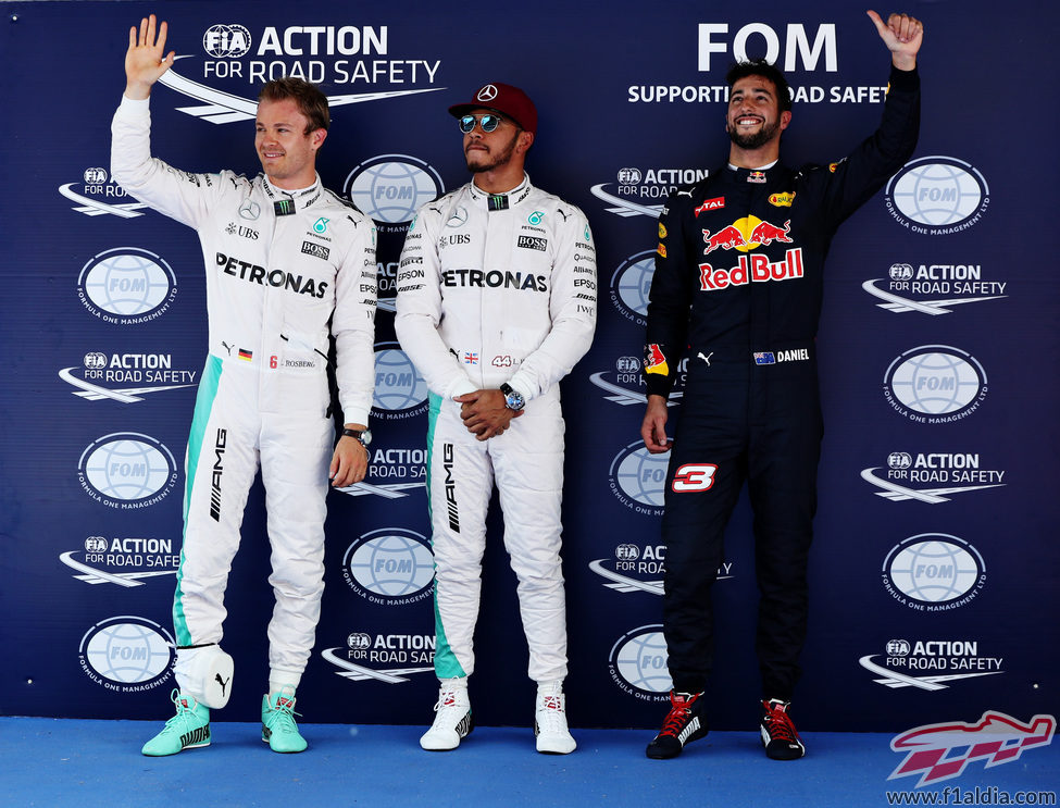 Hamilton, Rosberg y Ricciardo vuelan en Barcelona