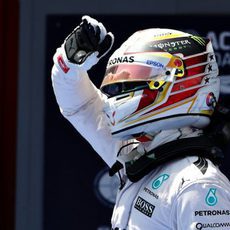 Inmensa alegría de Lewis Hamilton al lograr la pole en Barcelona