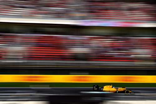 Jolyon Palmer cae en Q1