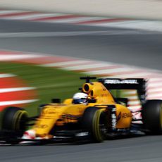 Kevin Magnussen rueda con el RS16