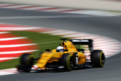 Kevin Magnussen rueda con el RS16