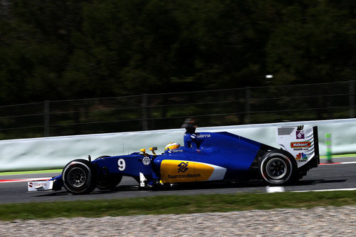Marcus Ericsson rueda con neumáticos medios