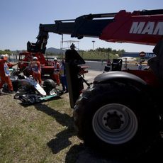 La grúa deja a un lado el Mercedes