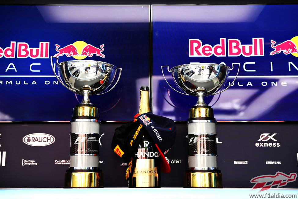 Red Bull luce los trofeos logrados en Barcelona