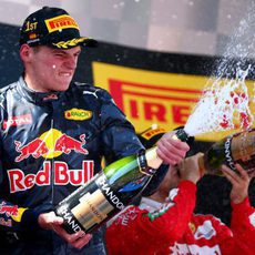 Max Verstappen descorcha el champán en su primer podio