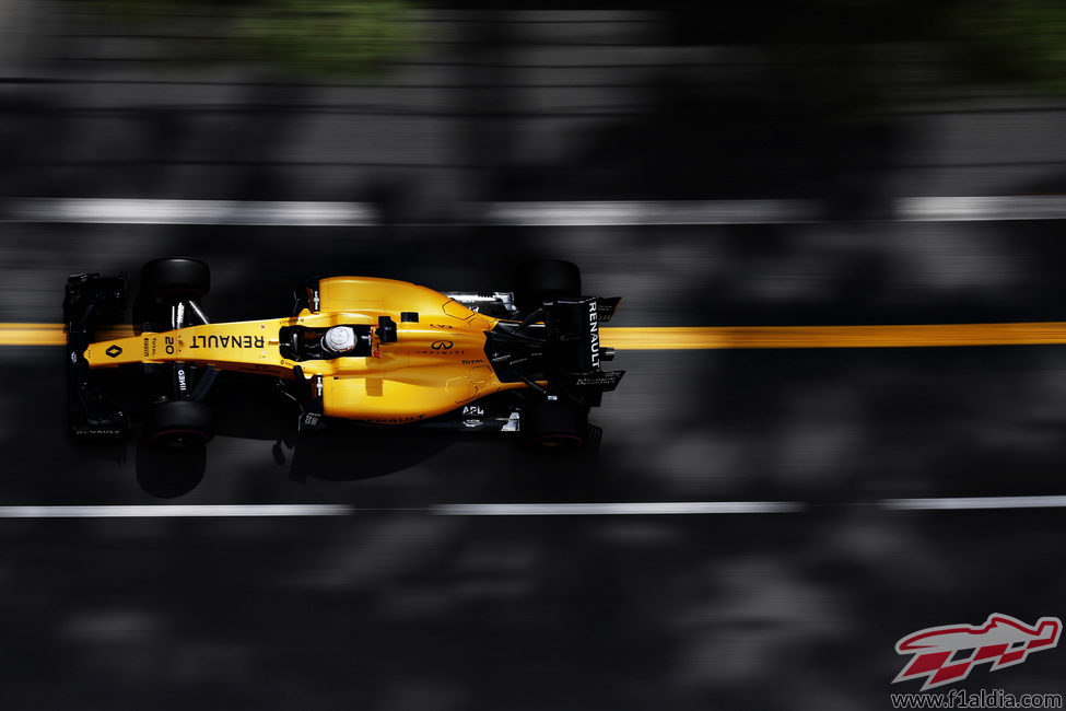 Kevin Magnussen prueba las mejoras de Renault