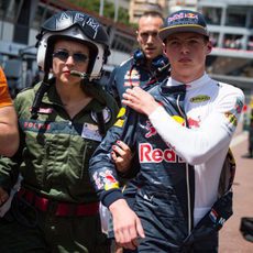 Max Verstappen vuelve al pitlane en Mónaco