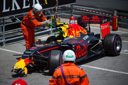 Coche de Max Verstappen tras el accidente