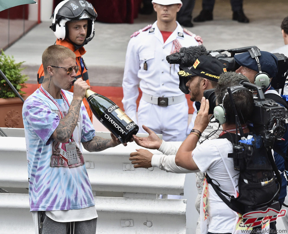 Justin Bieber quiere probar el champán del ganador