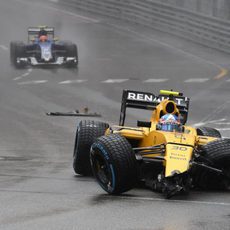 Jolyon Palmer abandona en Mónaco