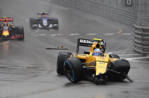 Jolyon Palmer abandona en Mónaco