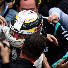 Gran acogida a Lewis Hamilton al acabar en Canadá