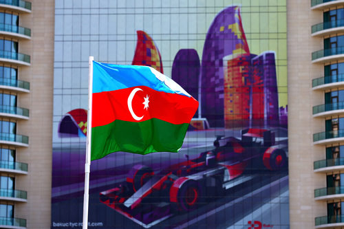 Bandera ondeante de Azerbaiyán