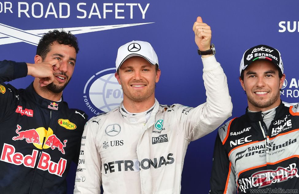 Rosberg, Ricciardo y Pérez vuelan en Bakú