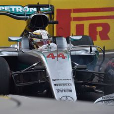 Muchos errores de Lewis Hamilton en la Q3