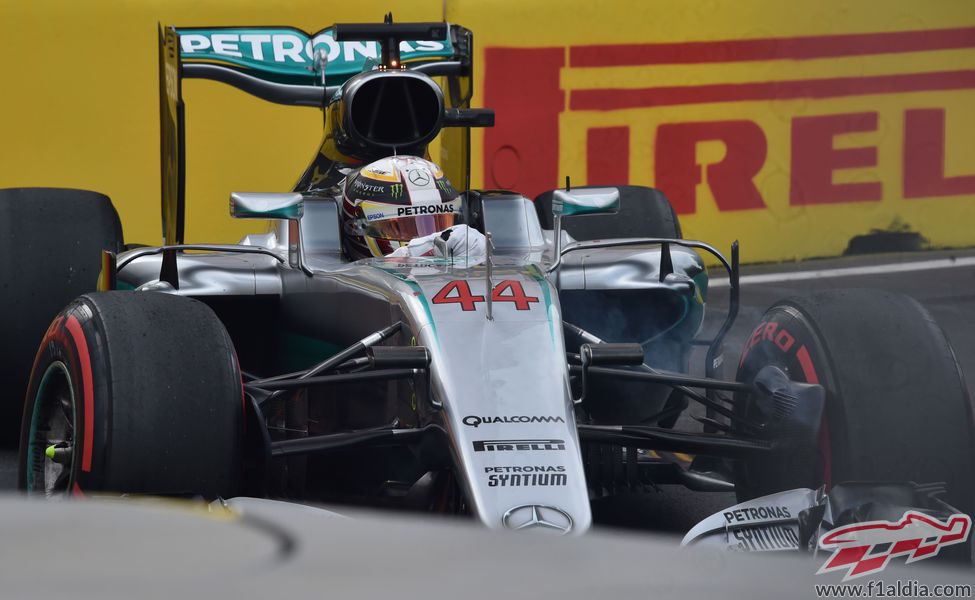 Muchos errores de Lewis Hamilton en la Q3