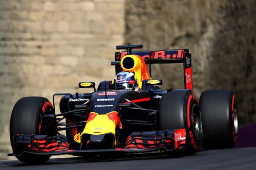 Buena vuelta en Bakú de Daniel Ricciardo