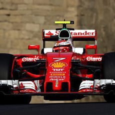 Flojo ritmo de Kimi Räikkönen en Azerbaiyán