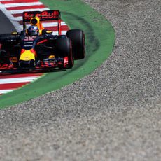 Daniel Ricciardo apura al límite