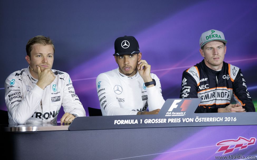 Hamilton, Rosberg y Hülkenberg en la rueda de prensa