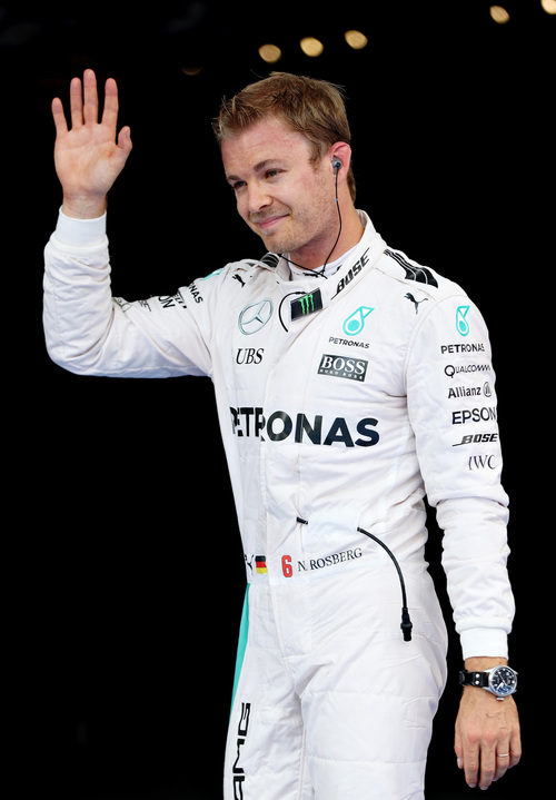 Nico Rosberg saluda tímidamente