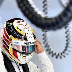 Lewis Hamilton no pierde tiempo para salir a pista