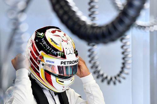 Lewis Hamilton no pierde tiempo para salir a pista