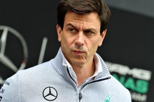 Semblante serio de Toto Wolff en Silverstone