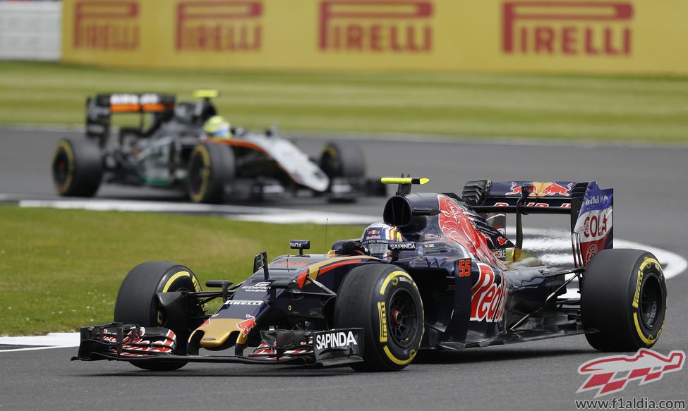 Carlos Sainz empieza con buen ritmo en Silverstone