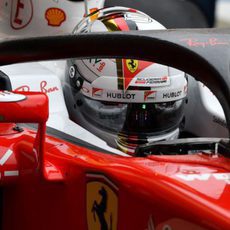 Sebastian Vettel prueba el halo de Ferrari en los entrenamientos