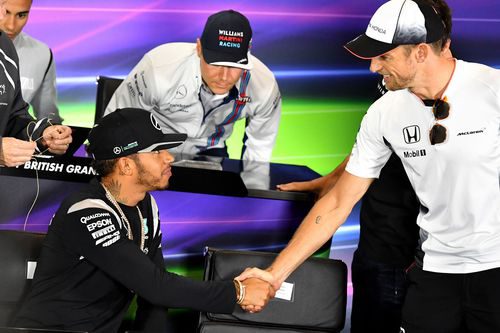 Saludo de Lewis Hamilton y Jenson Button