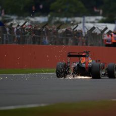 Daniel Ricciardo muestra las chispas de su Red Bull