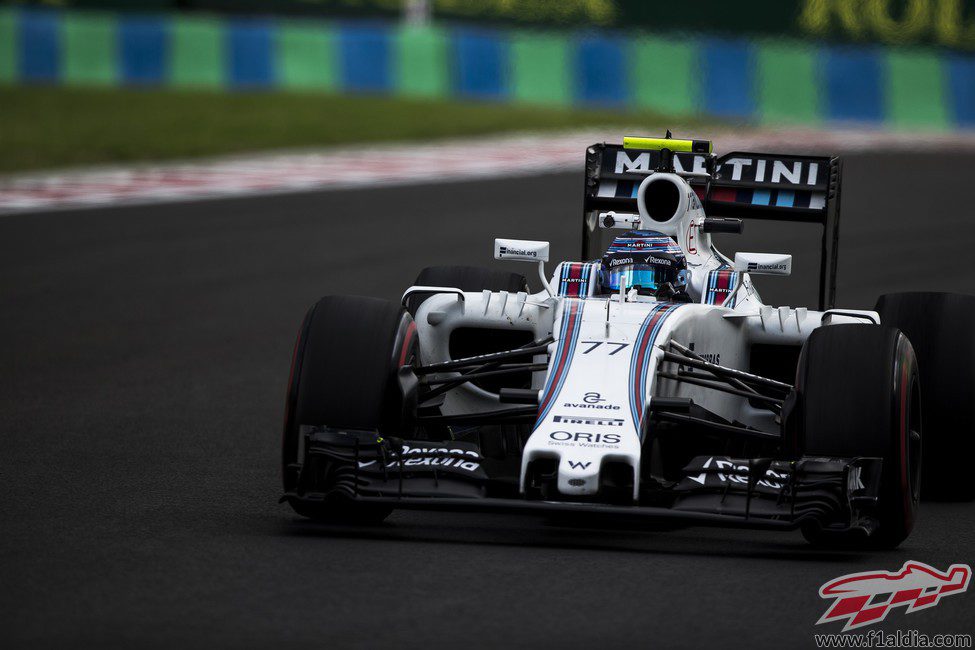 Valtteri Bottas prueba el rendimiento de su Williams