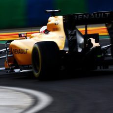 Kevin Magnussen afronta una curva en el Hungaroring