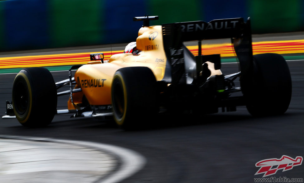 Kevin Magnussen afronta una curva en el Hungaroring