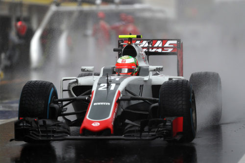 Esteban Gutiérrez rueda durante una lluviosa Q1 en Hungría