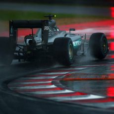 Nico Rosberg cabalga hacia la pole