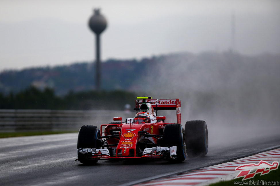 Kimi Räikkönen cayó en la Q2 en Hungría