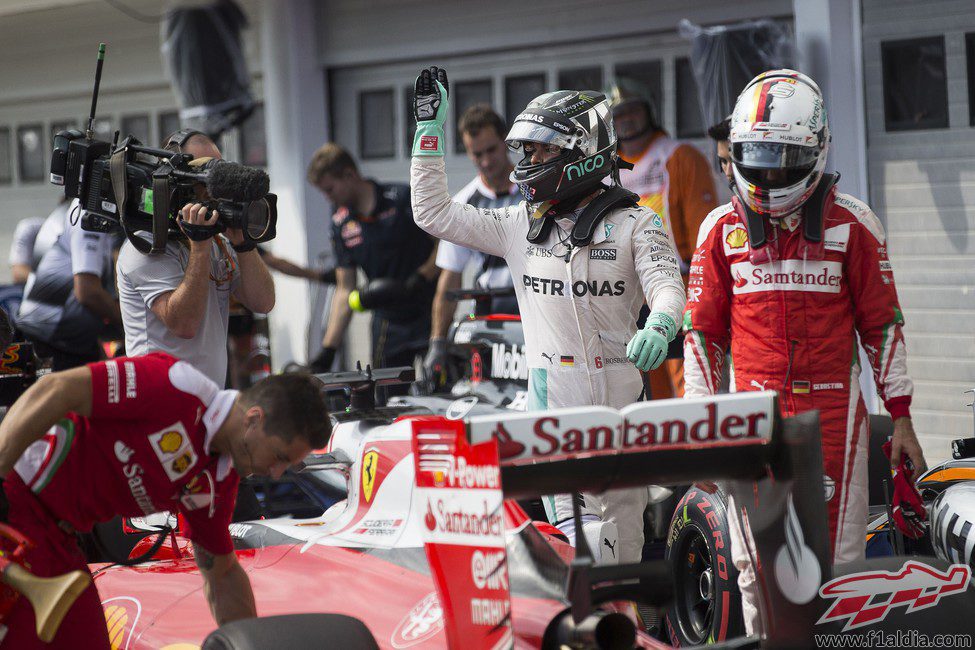 Sebastian Vettel y Nico Rosberg acaban la clasificación