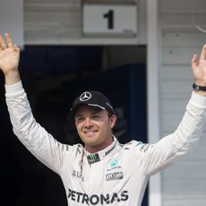 Un radiante Nico Rosberg se hace con la pole