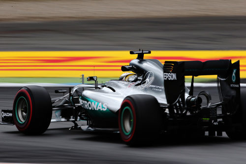 Lewis Hamilton no pudo con Rosberg el viernes