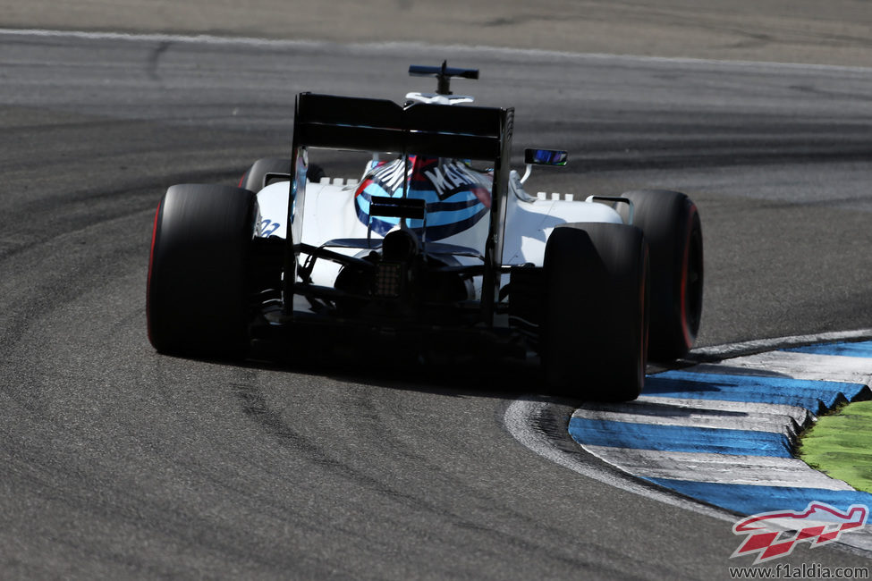 Felipe Massa avanza con su Williams en Alemania