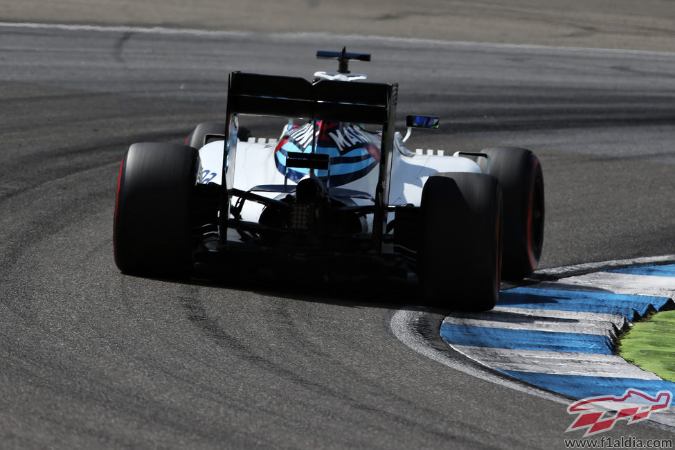 Felipe Massa avanza con su Williams en Alemania