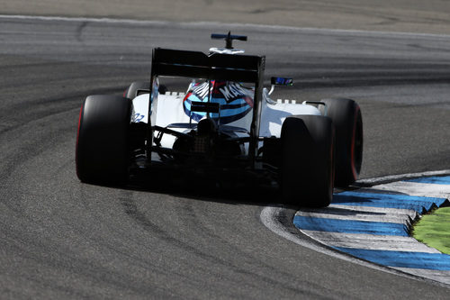 Felipe Massa avanza con su Williams en Alemania